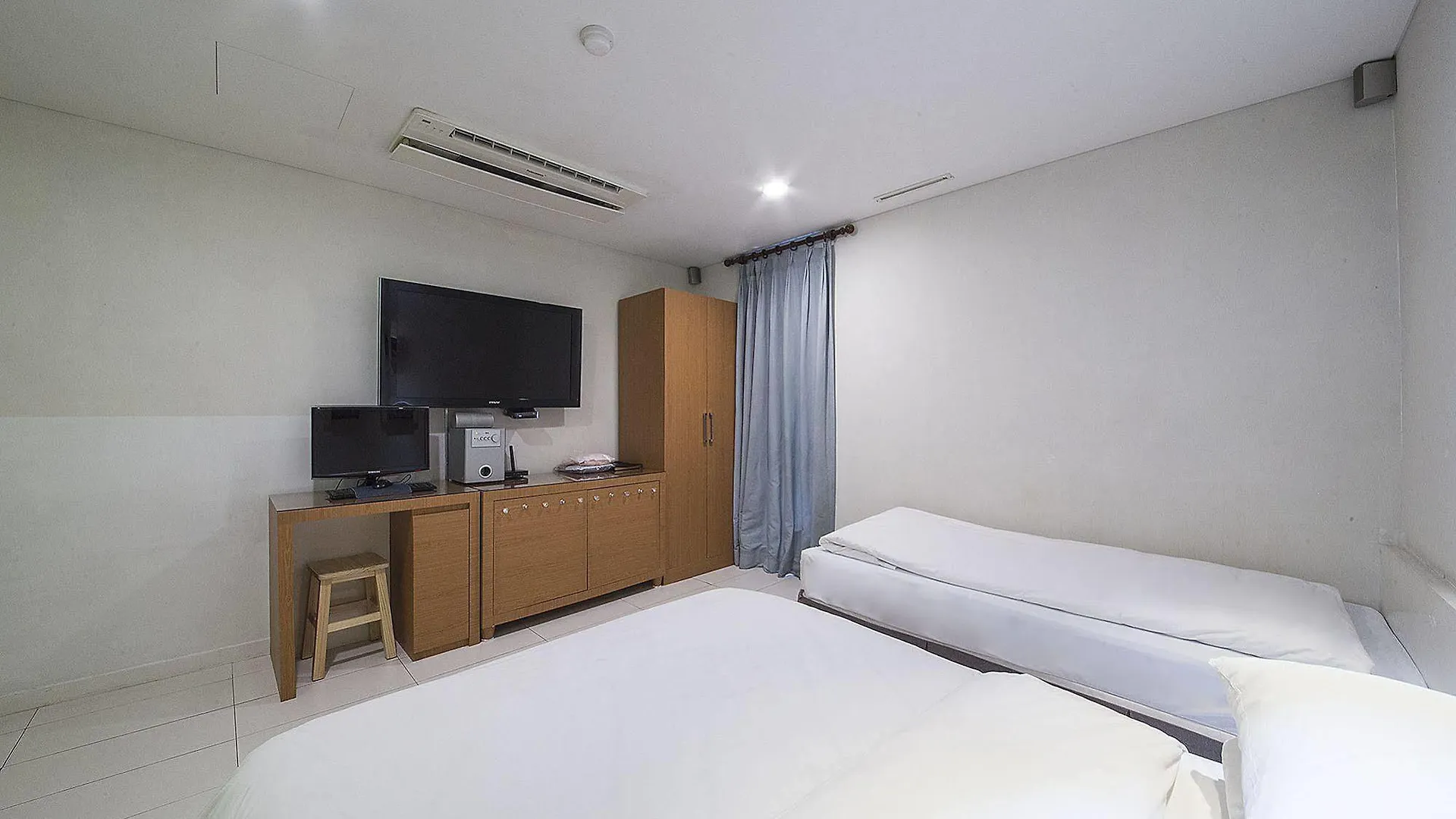 Mate Hotel Seoul 金浦 3*,