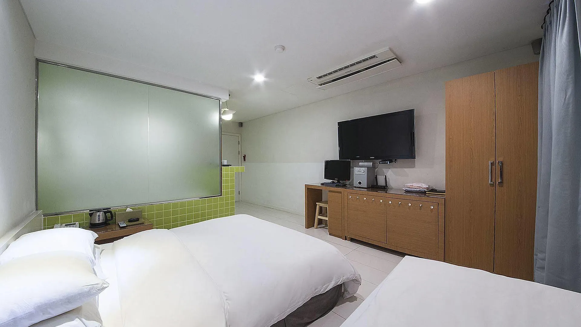 Mate Hotel Seoul 김포 3*,